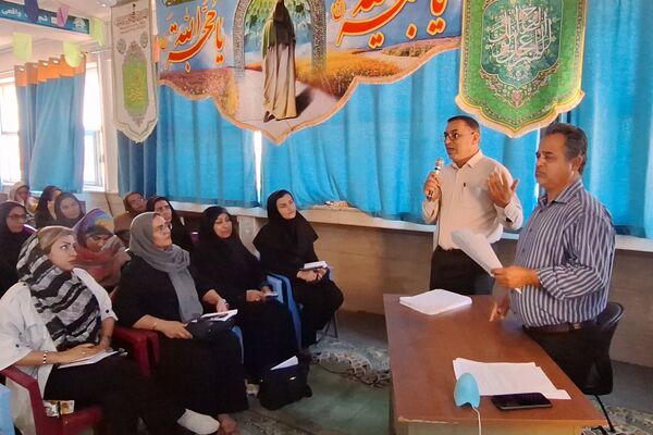 جلسه تعامل اولیا و مربیان دبیرستان هیأت امنایی رازی