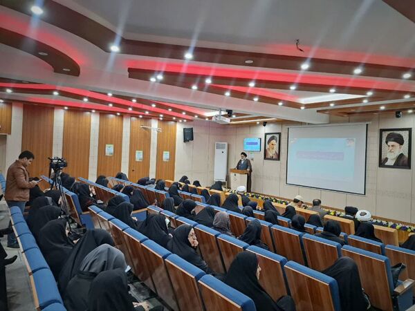 تجلیل نماینده ولی فقیه کهگیلویه و بویراحمد از بانوان شاغل به‌مناسبت ولادت حضرت زهرا (س)