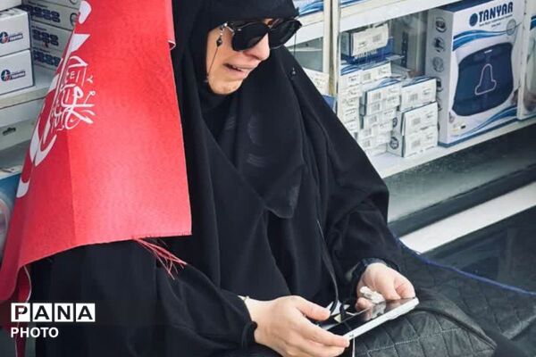 وداعی تاریخی در پایتخت ،پیکر رهبر انقلاب بر دوش ملت ایران