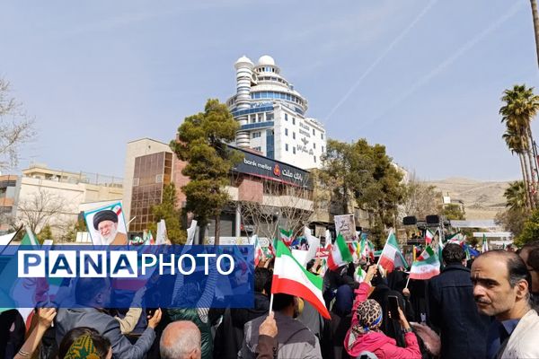 ۲۲ بهمن روز همبستگی و حضور مردم است