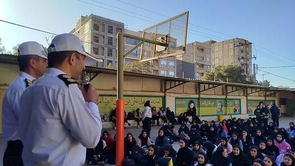 گرامیداشت هفته نیروی انتظامی در دبیرستان دخترانه پیرایش یک