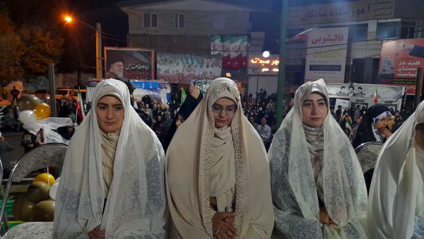 شب هشتادم، روایت عشقی خارج از قاب پیوند دو دل در میان خروش خیابان‌ها