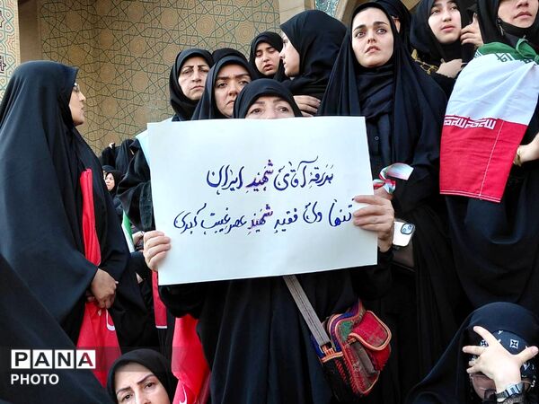 تهران در تب وداع با رهبر  مقتدر شهید
