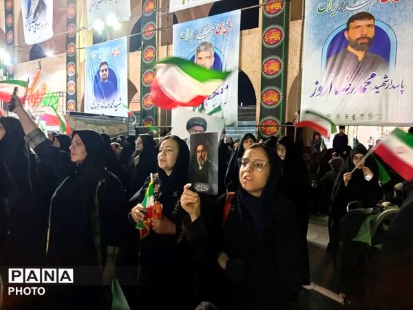 گردهمایی دبستانی های یزدی در گرامی‌داشت یاد دانش آموز شهید تیارا صادقی