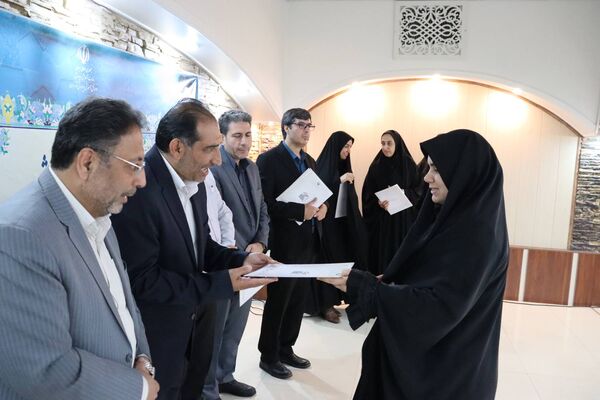 تجلیل از معلمان پژوهنده در همایش بهارانه