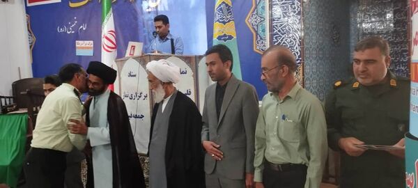 حضور پرشور مردم فین در میعادگاه نماز جمعه