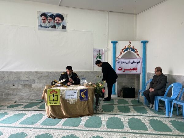 برگزاری جلسه پیشگیری از آسیب‌های اجتماعی در هنرستان بصیرت آشخانه