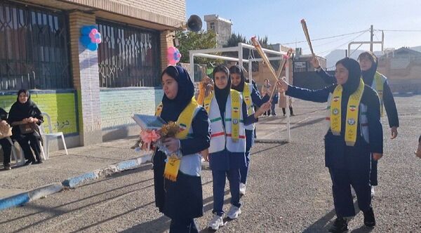 آیین بازگشایی مدارس و آغاز سال تحصیلی در دبیرستان دخترانه زکیه سنندج 