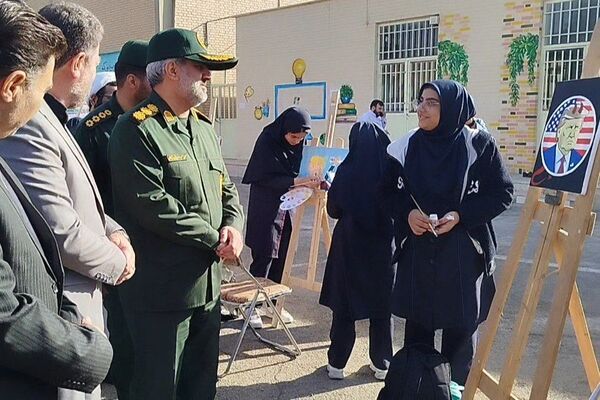 نواختن زنگ استکبارستیزی در دبیرستان ریحانه النبی باقرشهر 