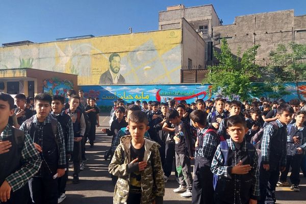حضور دانش‌آموزان دبستان هیأت امنایی شهید قلنبر ناحیه دو شهرری در مراسم شهادت حضرت عبدالعظیم (ع)