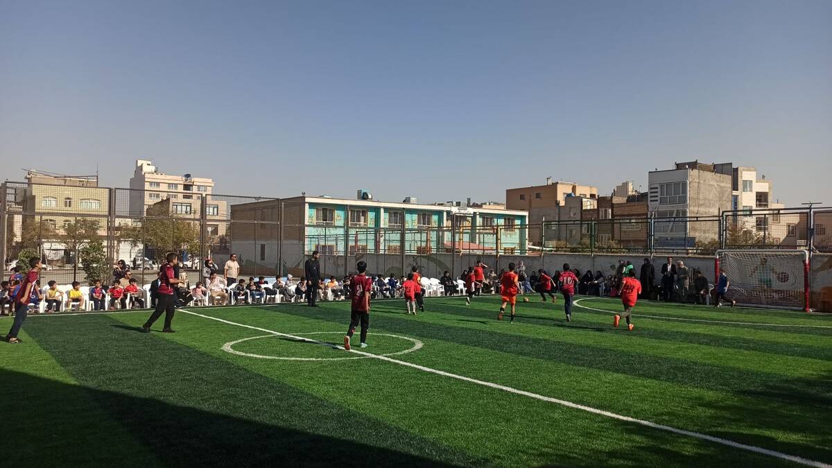 افتتاحیه زمین چمن مصنوعی در دبستان فطرت