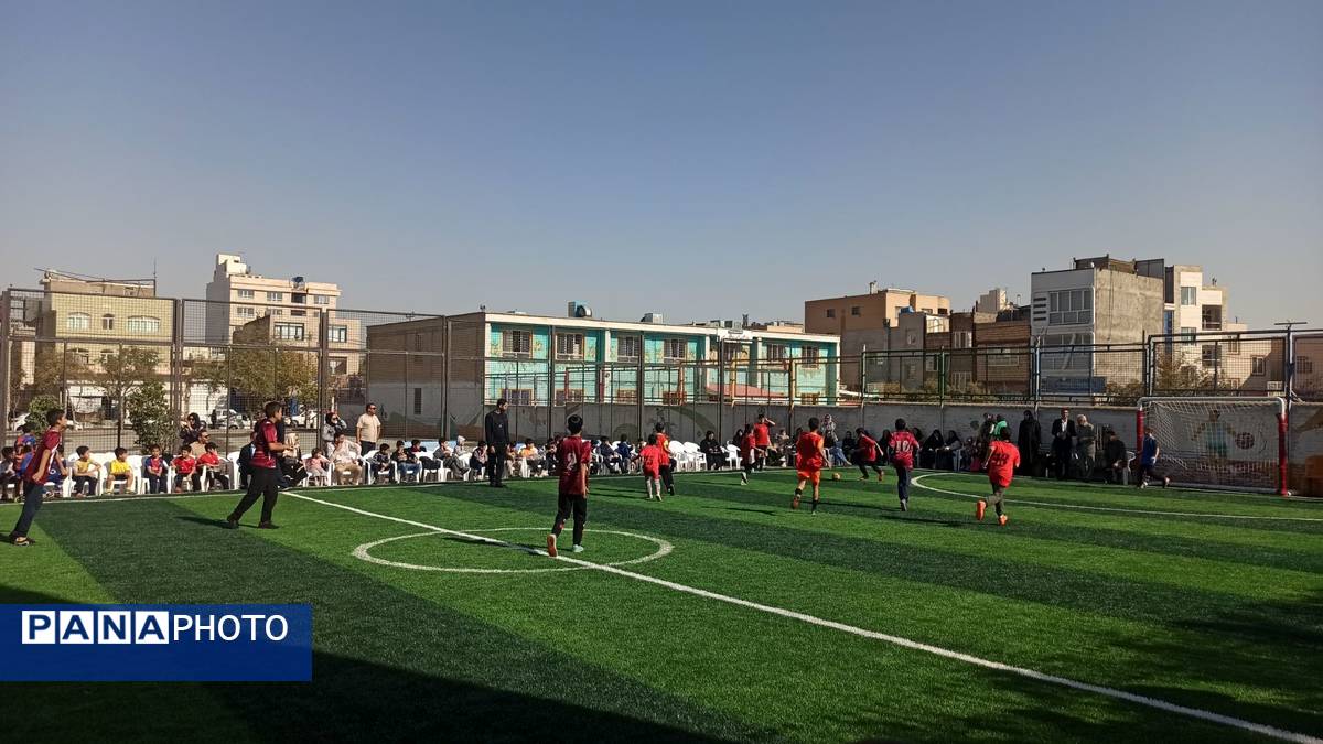 افتتاحیه زمین چمن مصنوعی در دبستان فطرت