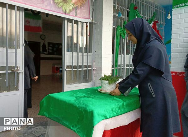 جشن استعداد و هویت ‌یابی ، هر دانش آموز یک مهارت  در دبیرستان دخترانه نجمه صدری  