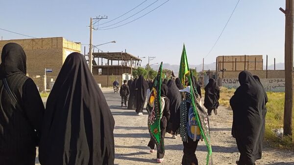 حرکت عشاق اهل بیت از موکب علی اصغری فدافن درآغازین لحظات اربعین حسینی