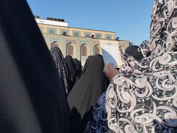 اقامه نماز عید فطر در حرم مطهر رضوی