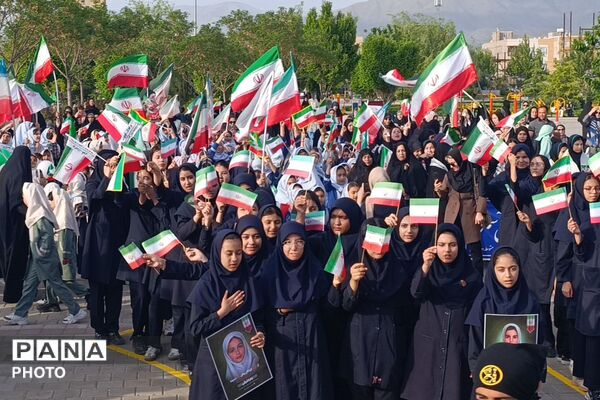 اجتماع صمیمی دانش‌آموزان نیشابور به یاد ۱۶۸ فرشته های دبستان شجره طیبه ی میناب