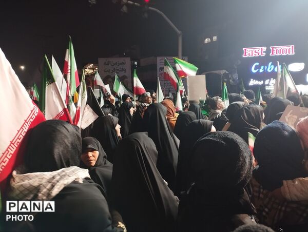 حضور مردمان محله های مختلف در چهارراه برق مشهد