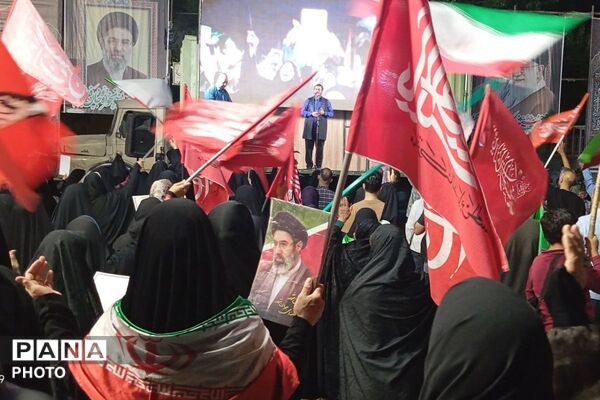 تجمع پرشور مردم در میدان معلم شهید امام خامنه‌ای