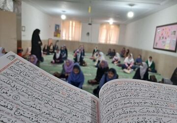 رقابت زیبای دانش‌آموزان در مسابقات قران کریم 
