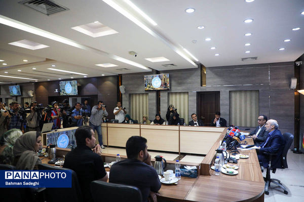 نشست خبری رئیس دانشگاه تهران