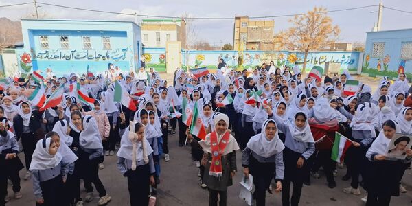 زنگ انقلاب در مدرسه فاطمه‌الزهرا(س) باخرز