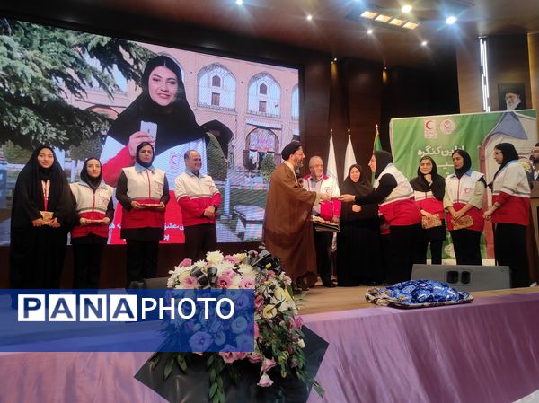 اولین کنگره دبیران استانی کانون‌های دانشجویی هلال احمر 