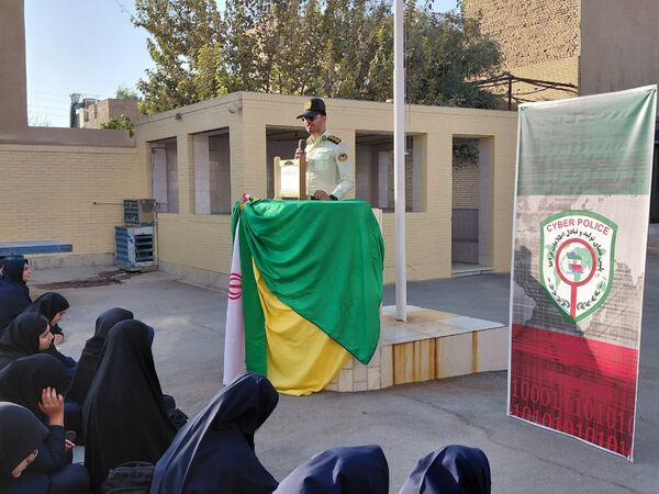 امنیت از کلاس تا خیابان؛ پلیس در جمع دانش‌آموزان بهادری