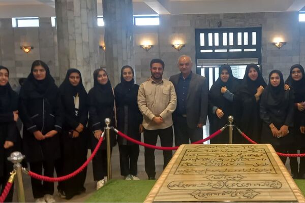 بازدید پیشتازان فارس از آرامگاه فردوسی 