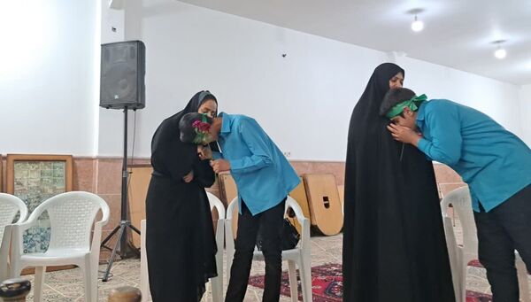 جشنِ تکلیفِ «به وقتِ میهن خدایی» دانش آموزان اشکذری همراه دستبوسی مادر