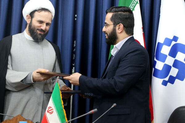 آیین رونمایی از پوستر طرح ملی آموزش هوش مصنوعی «نوآموز»  در قم