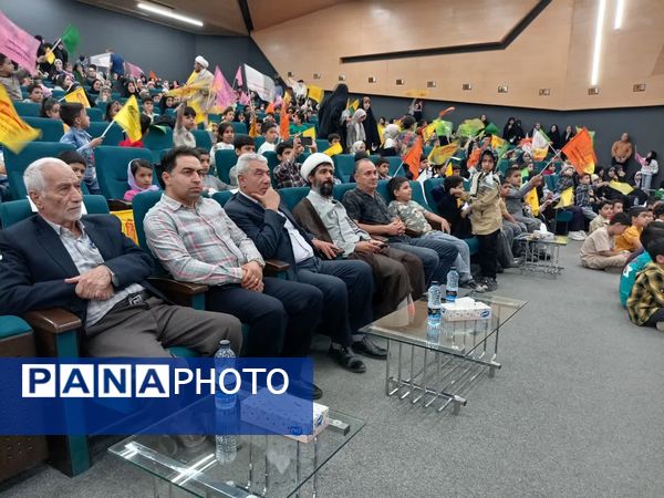 پایان شیرین دوره‌های آموزشی «غنچه‌های نور» با حضور چهره محبوب کودک و نوجوان در کاشان