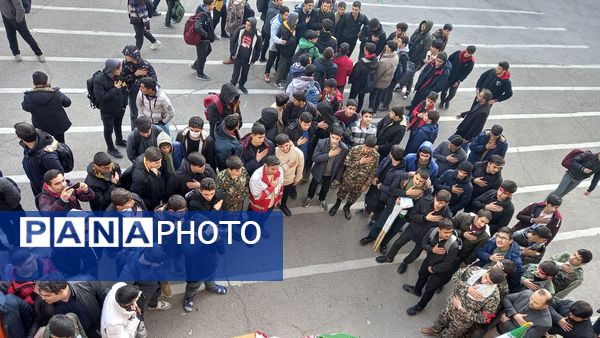 وداع دانش‌آموزان مراغه با شهید گمنام