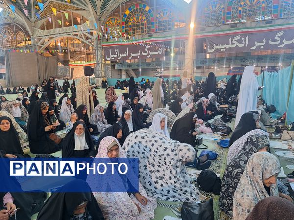 حضور پرشور دانش‌آموزان عضو سازمان دانش‌آموزی در نمازجمعه اصفهان