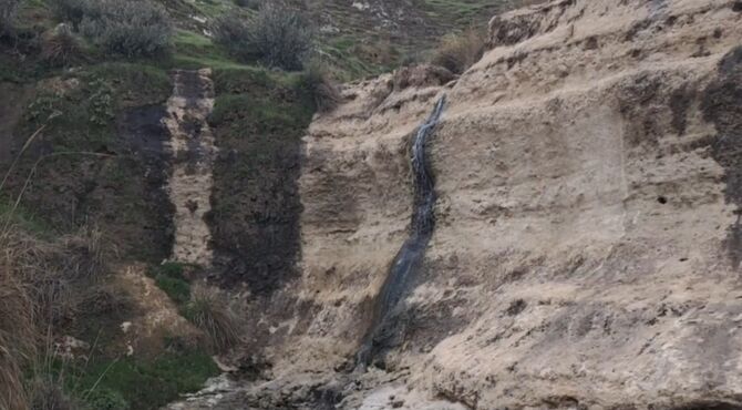 چشمه آب شور روستای گرم آباد،طبیعت بکر ماژین.