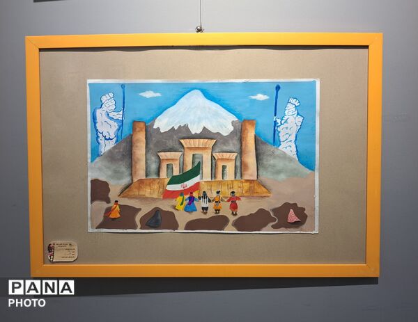 نمایشگاه آثار هنری اعضای کانون پرورش فکری کودکان و نوجوانان قم در مجموعه کتاب سرو