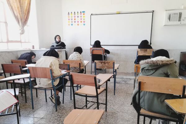 آزمون پیشرفت تحصیلی در دبیرستان آیت الله طالقانی داریون