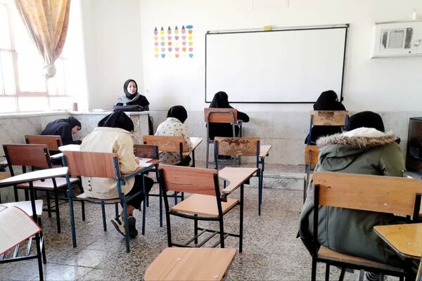آزمون پیشرفت تحصیلی در دبیرستان آیت الله طالقانی داریون