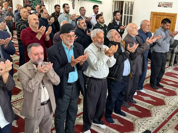 شکوه بندگی در نماز عید فطر گلوگاه