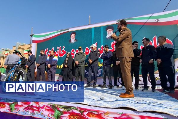  همایش بزرگ پیاده روی خانوادگی در نسیم‌شهر 