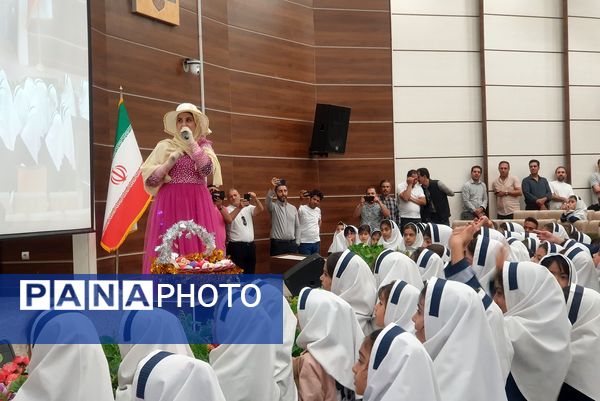 اجتماع 700 نفری پدران و دختران دانش آموز مدرسه علامه طباطبایی منطقه پردیس به مناسبت روز دختر