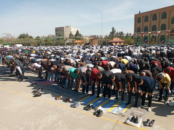 اقامه نماز عید فطر در شهرستان چناران