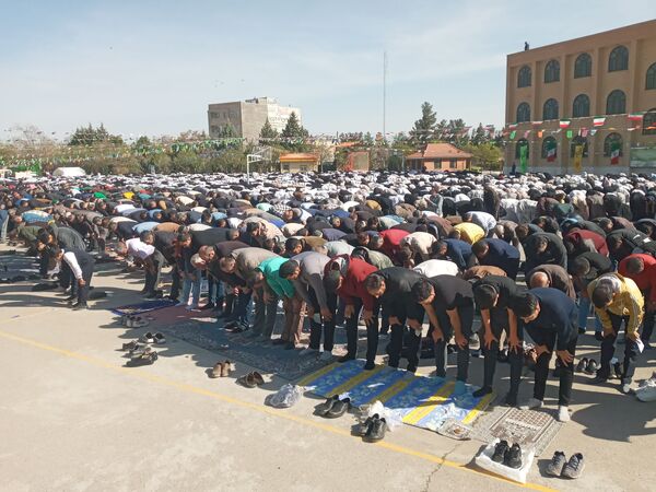اقامه نماز عید فطر در شهرستان چناران