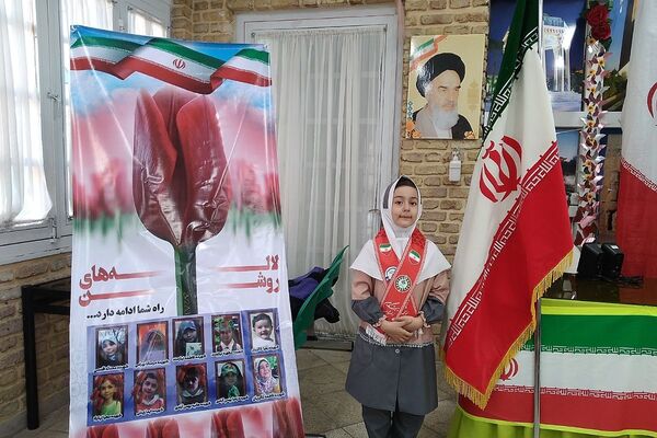 مراسم «لاله‌های روشن» در دبستان دکتر کیهانی 