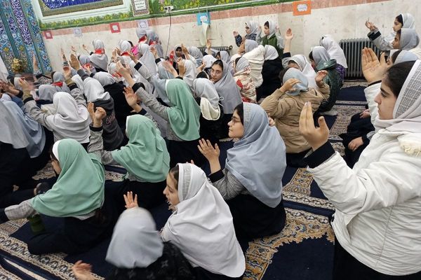 جشن ولادت امام علی(ع) در مدرسه شهید آقچه‌لو رباط‌کریم