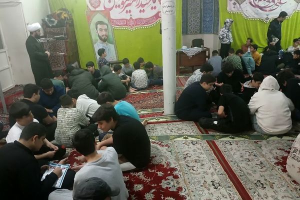 حضور دانش‌آموزان معتکف ناحیه دو شهرری در جلسات بصیرتی