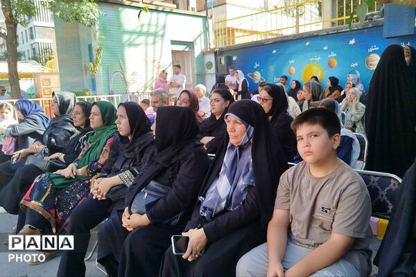 نواخته شدن زنگ شکوفه ها در دبستان طواف و معماریان ناحیه دو شهرری 