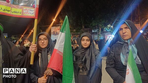 خروش کوهدشتی‌ها در میدان امام خمینی(ره)؛ تجدید میثاق با وطن و آرمان‌های ملی