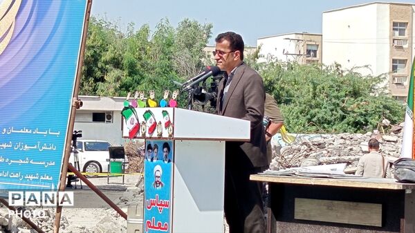 زنگ سپاس معلم همزمان با سراسر کشور در مدرسه شجره طیبه میناب