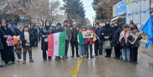حضور دانش آموزان مدارس سما بجنورد در راهپیمایی 22 بهمن 