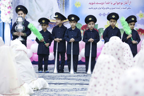 جشن تکلیف دختران در دفتر امام جمعه یزد